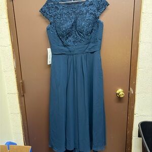 Elegant Blue Lace Evening Dress